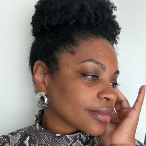 Meet your Posher, Safiya